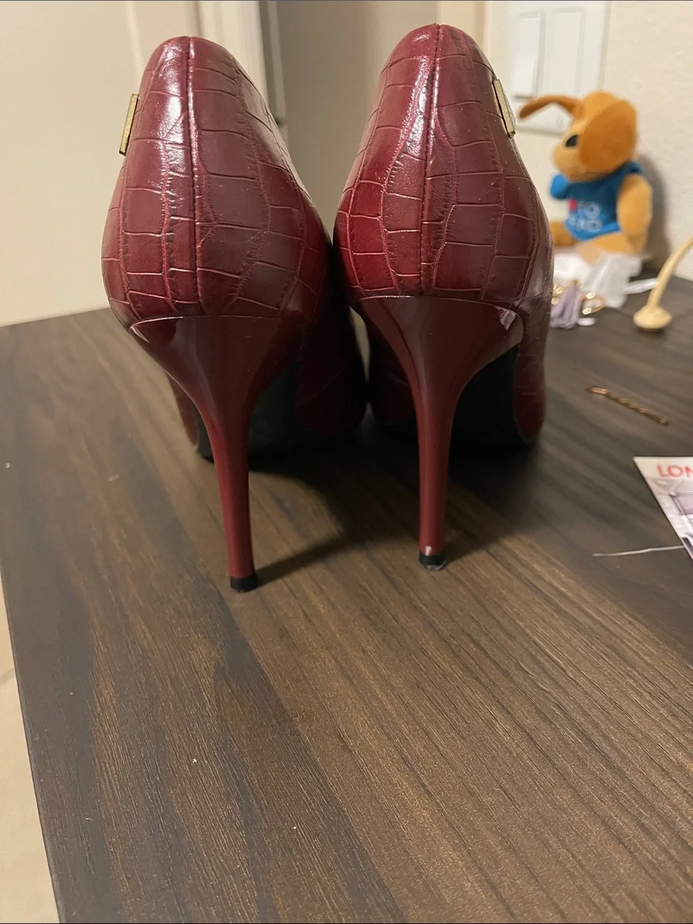GUESS Burgundy Croc-Embossed Pointed Toe Pumps